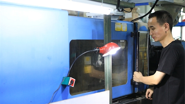  Injectcion machine 